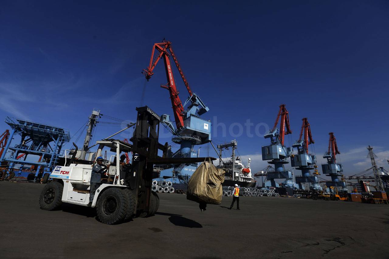 Pelabuhan Tanjung Priok...