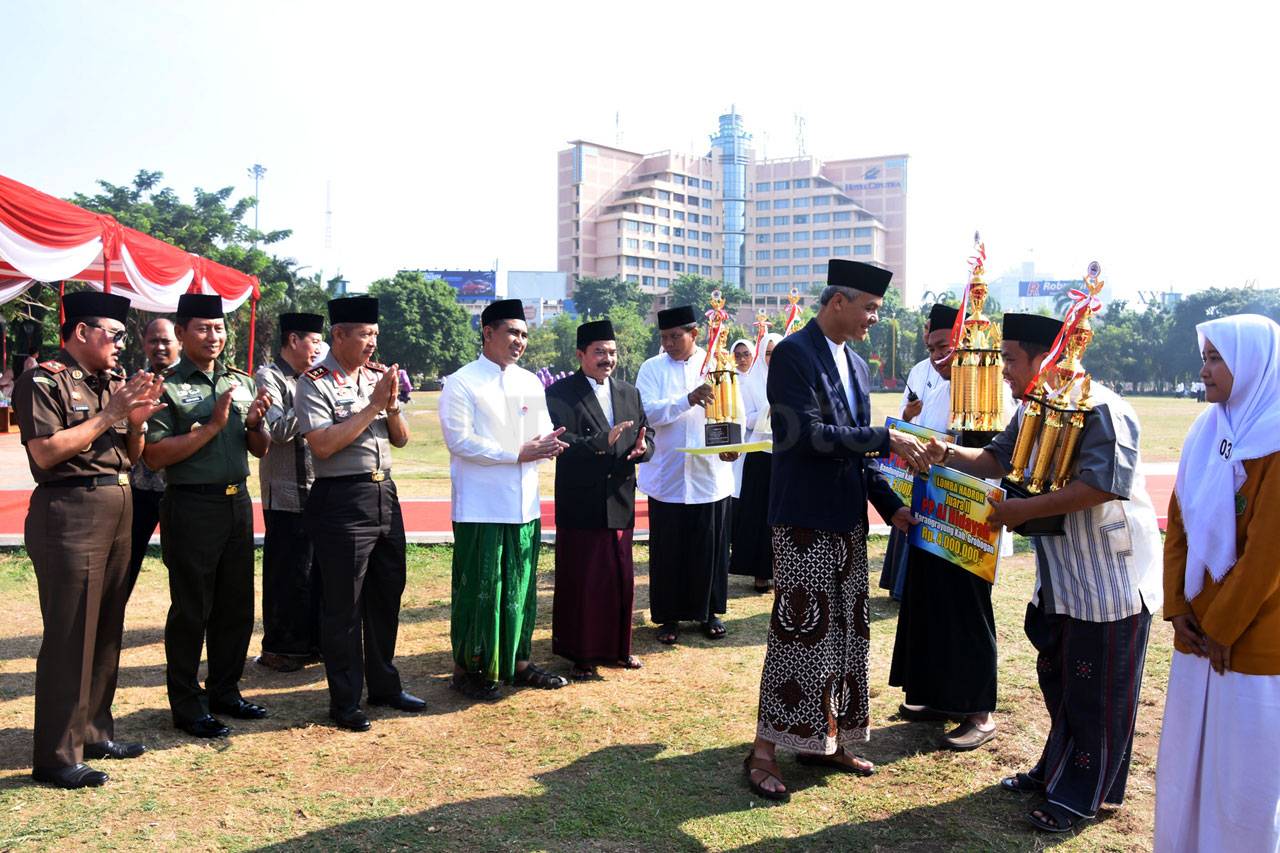 Upacara Peringatan Hari...