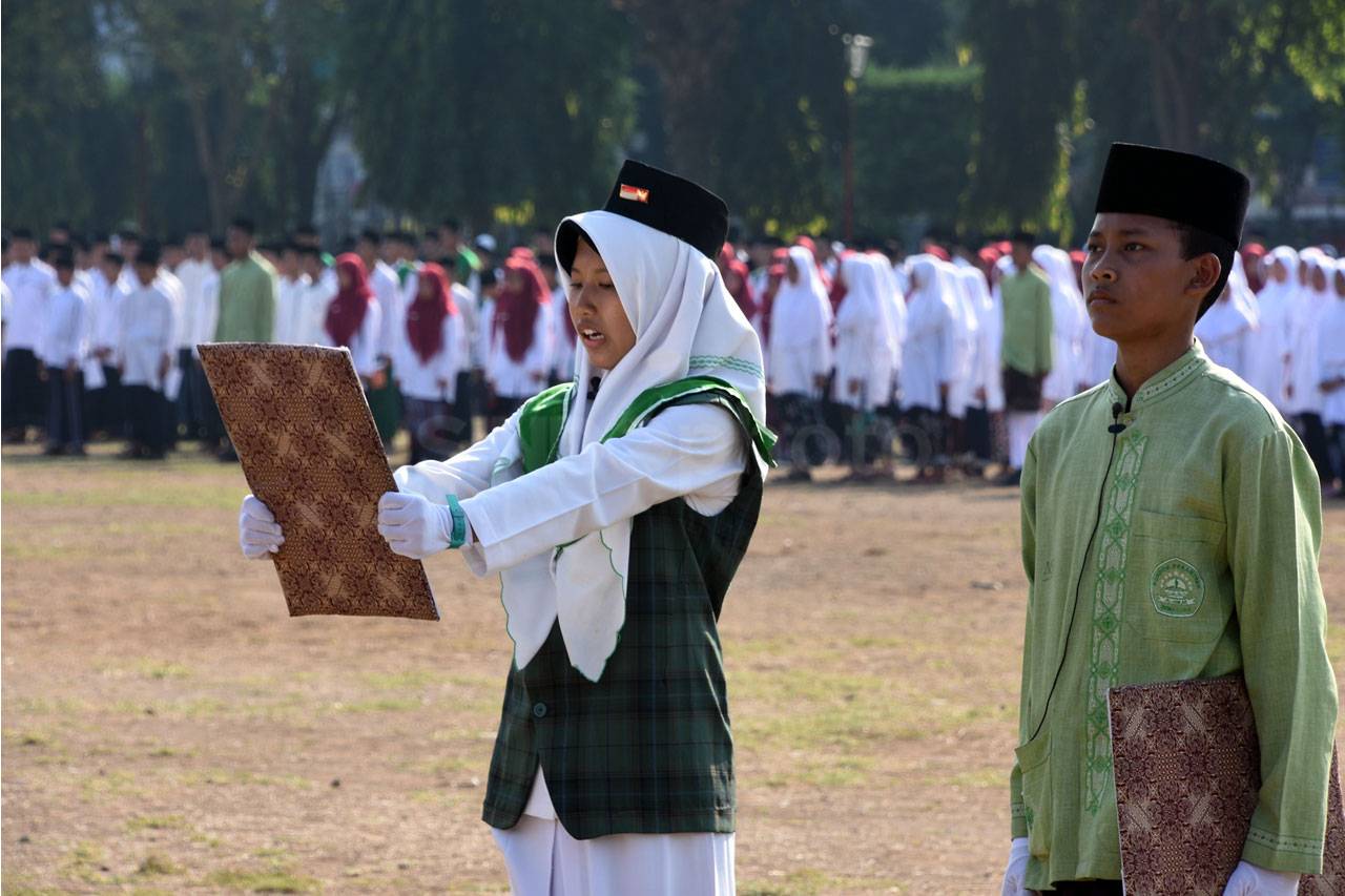 Upacara Peringatan Hari...