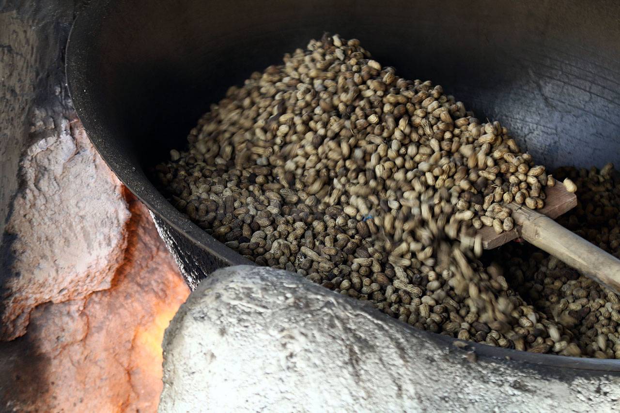Pembuatan Kacang Sangrai...