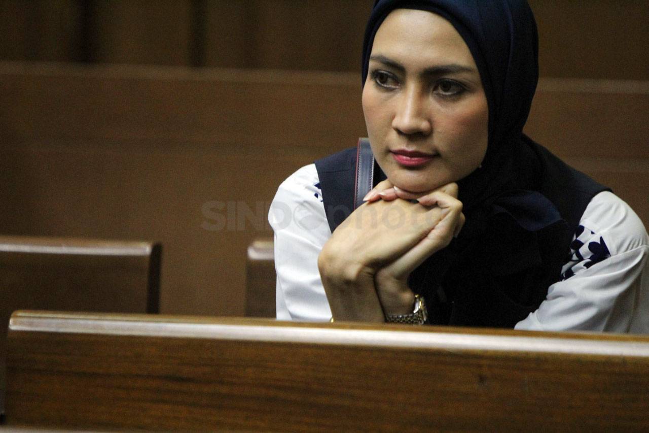 Sidang Suap Bupati Bener...