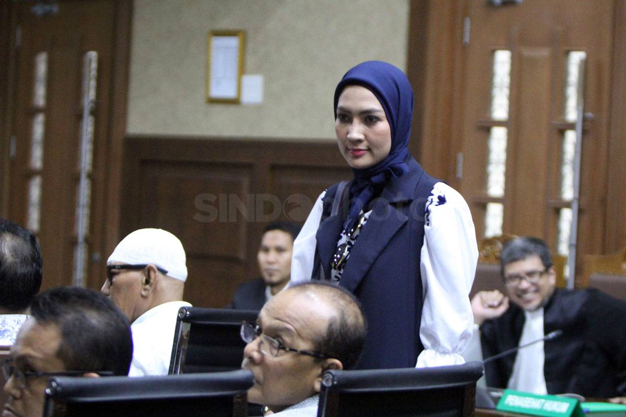 Sidang Suap Bupati Bener...