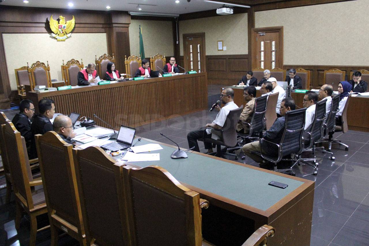 Sidang Suap Bupati Bener...