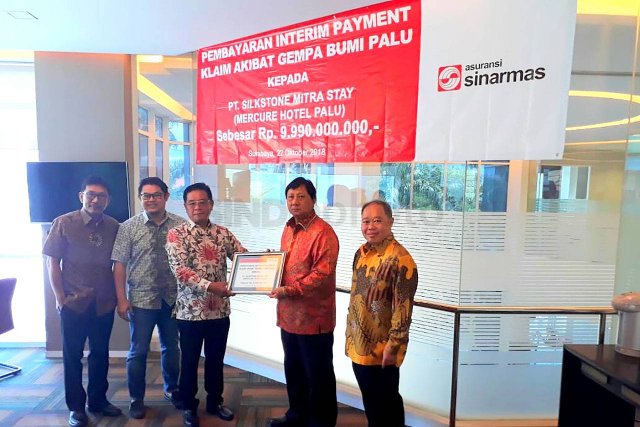Asuransi Sinar Mas Serahkan...