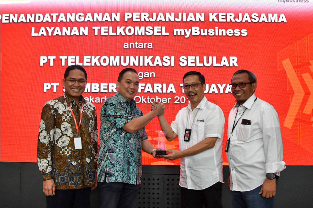 Telkomsel Jalin Kerja...
