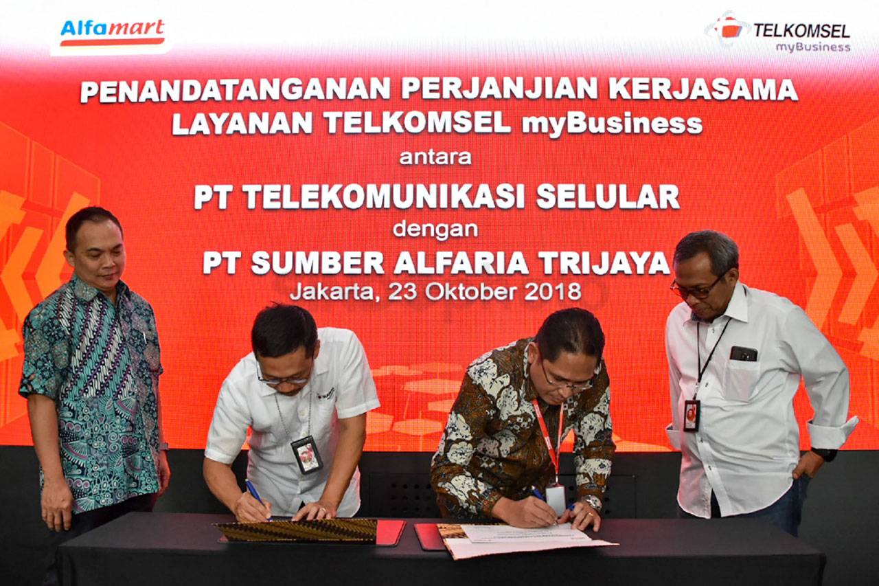 Telkomsel Jalin Kerja...