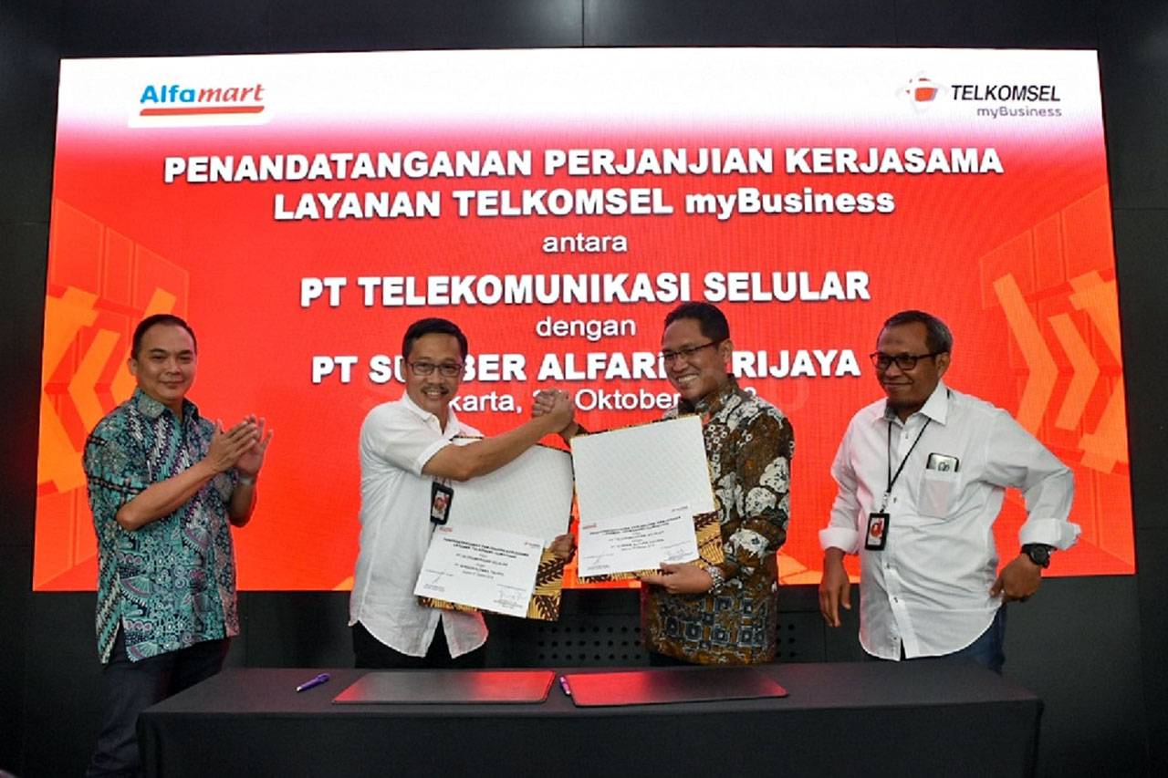 Telkomsel Jalin Kerja...
