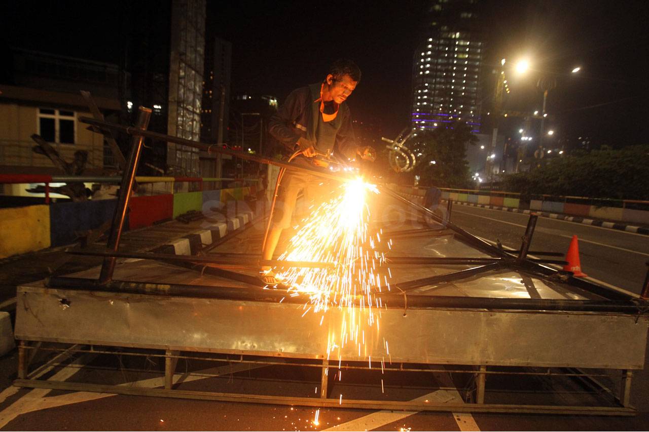 Papan Reklame Penunggak...