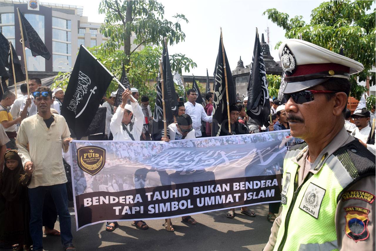 Ratusan Orang Demo Bela...