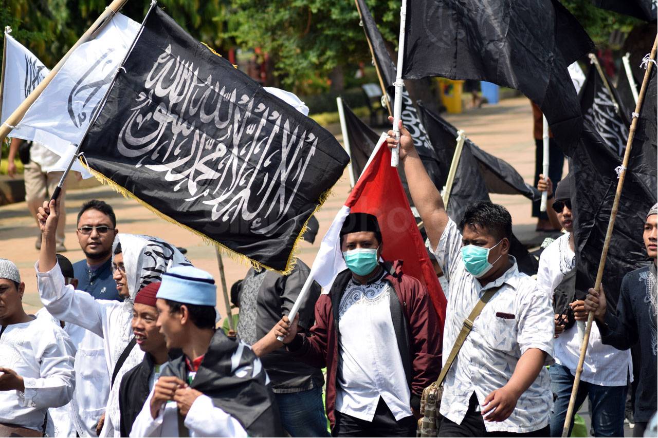 Ratusan Orang Demo Bela...