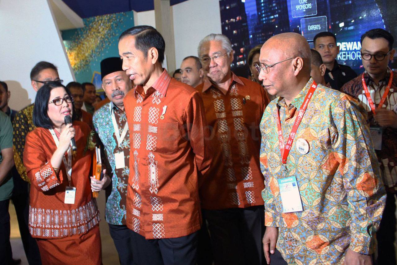 Presiden Jokowi Tinjau...
