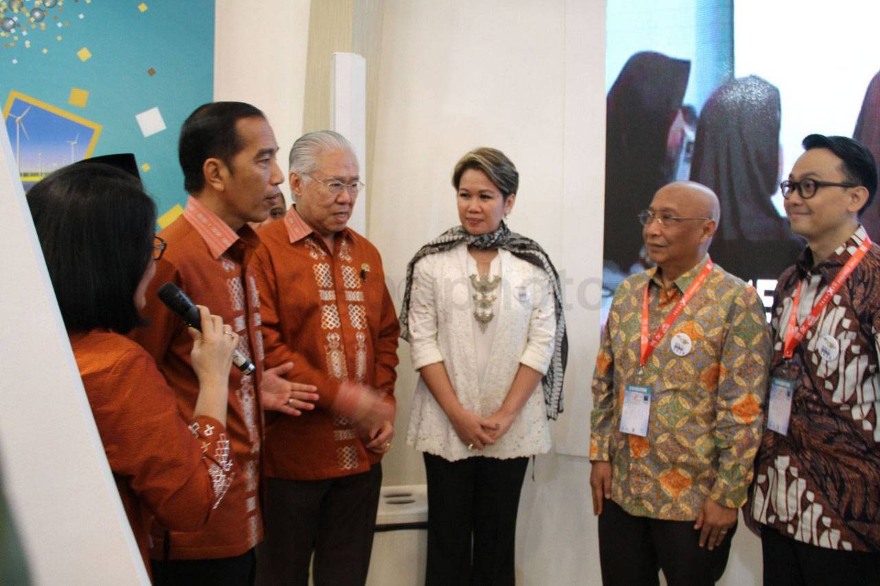 Presiden Jokowi Tinjau...