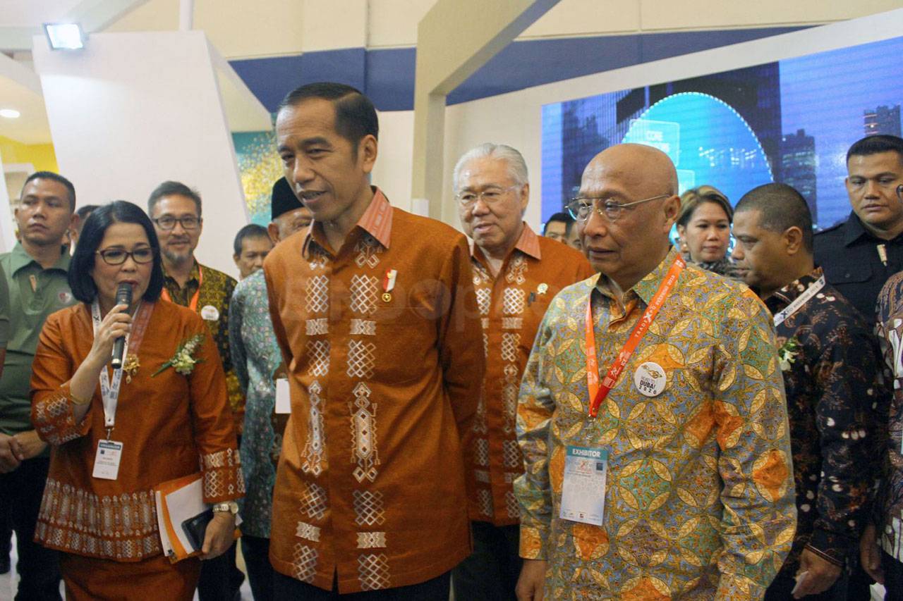 Presiden Jokowi Tinjau...