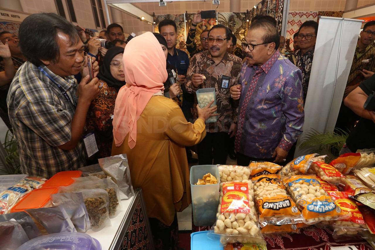 Gubernur Soekarwo Buka...