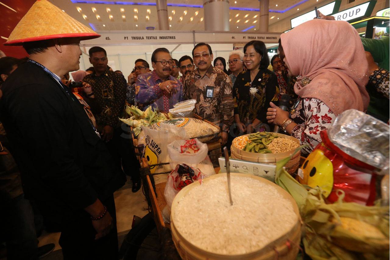 Gubernur Soekarwo Buka...