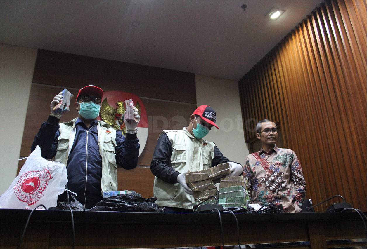 KPK Sita Rp.385 Juta...