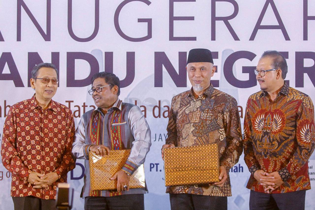 IIPG Gelar Penghargaan...