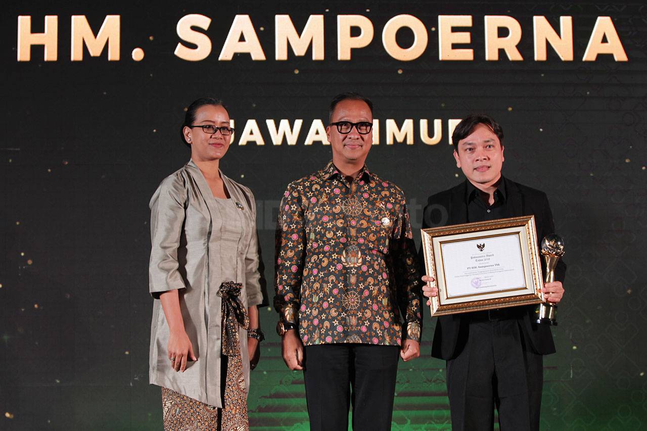 Sampoerna Raih Penghargaan...