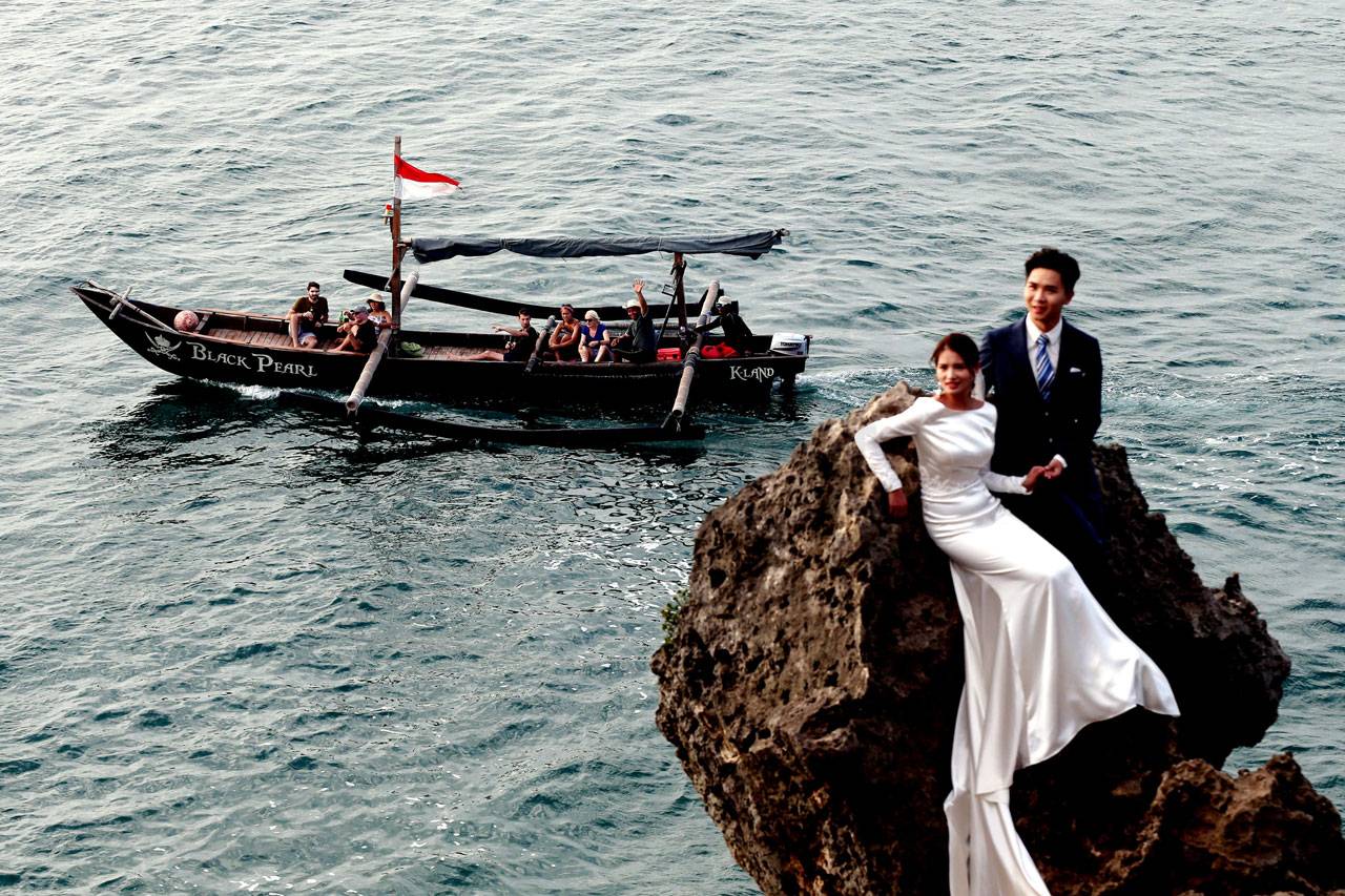 Pantai Bali Diserbu...
