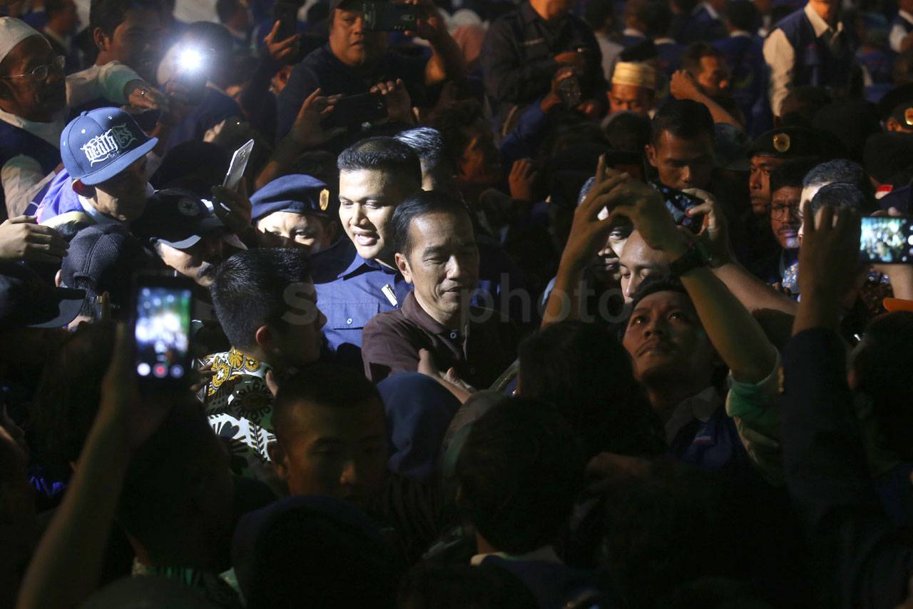 Presiden Jokowi Hadiri...