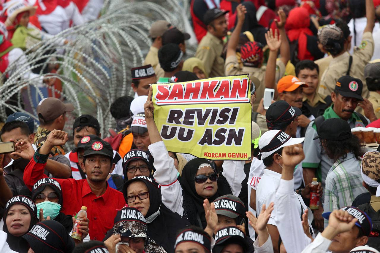 Ribuan Pegawai Honorer...