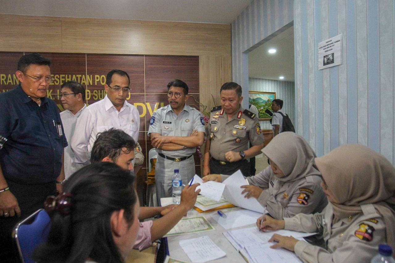 Menhub Kunjungi RS Polri...