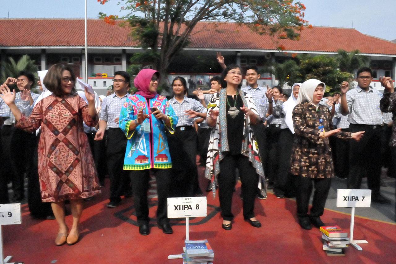 Peringatan Hari Belajar...