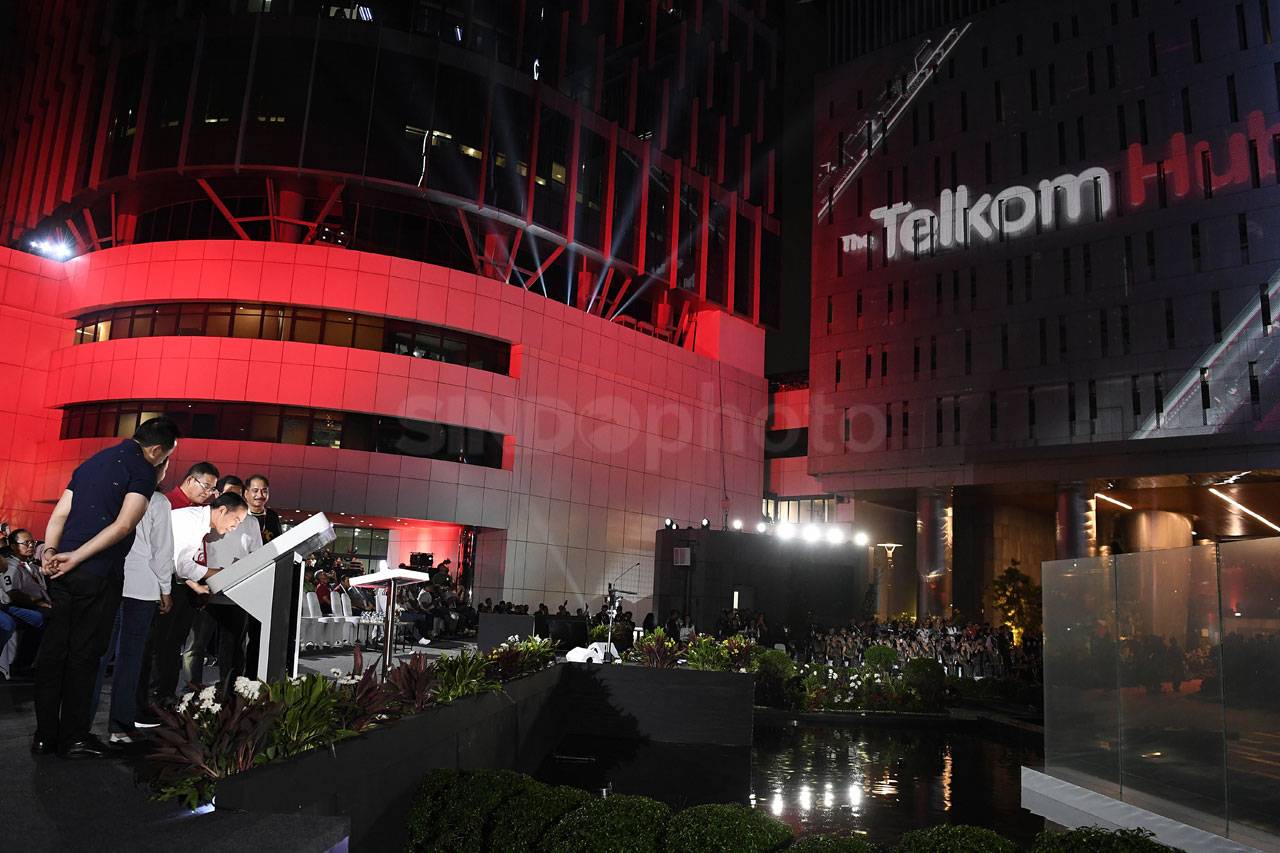 Presiden Jokowi Resmikan...