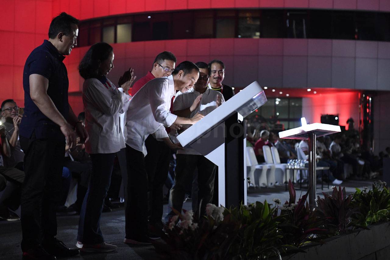 Presiden Jokowi Resmikan...