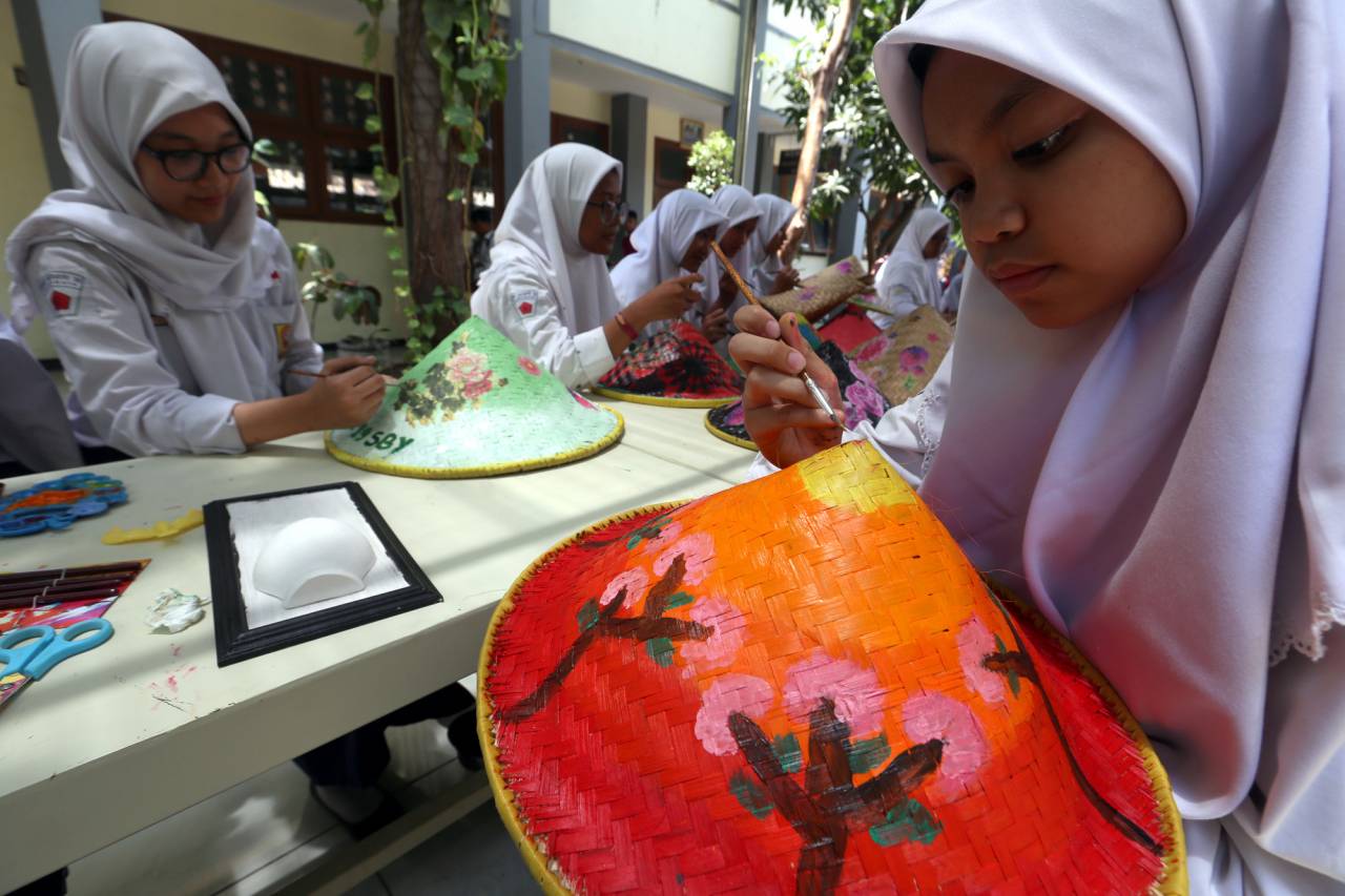 Pelajar SMPN 19 Surabaya...
