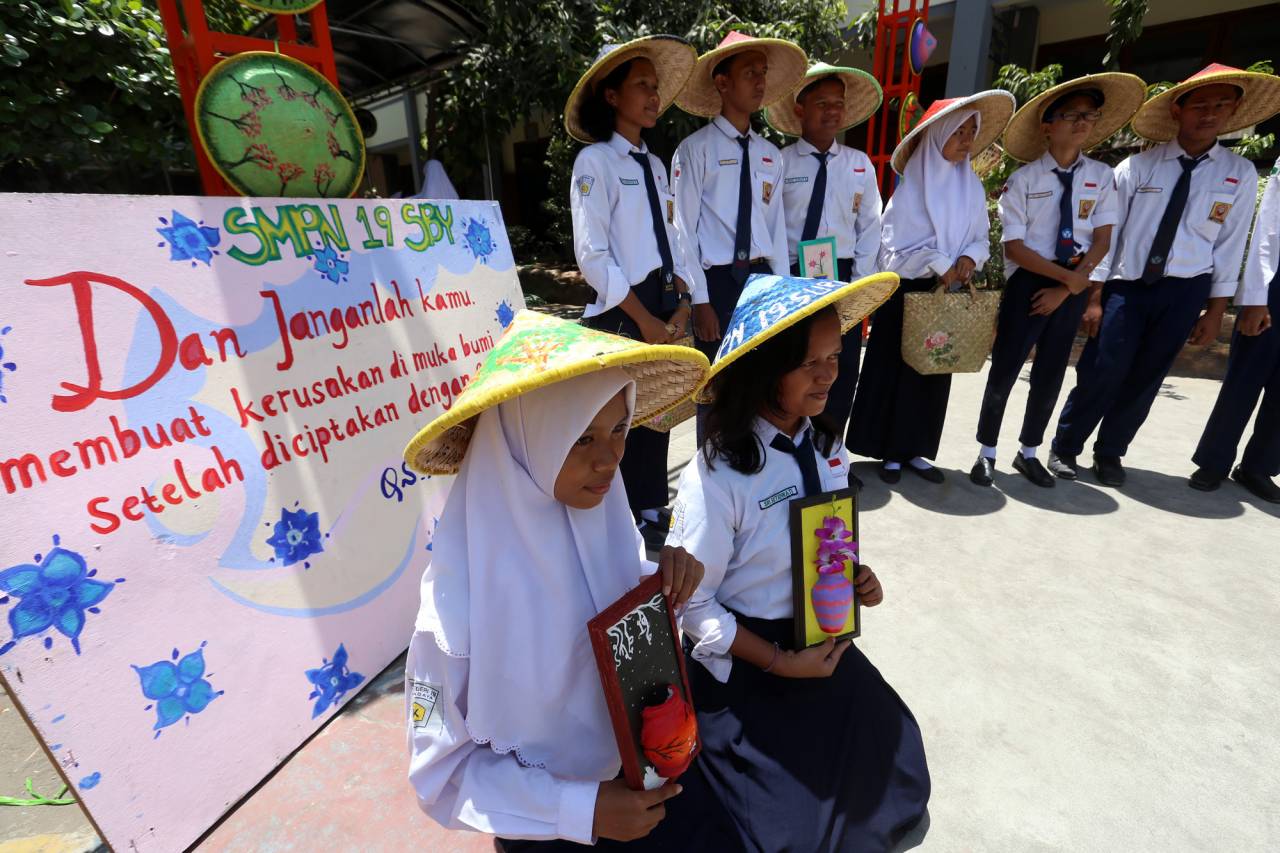 Pelajar SMPN 19 Surabaya...