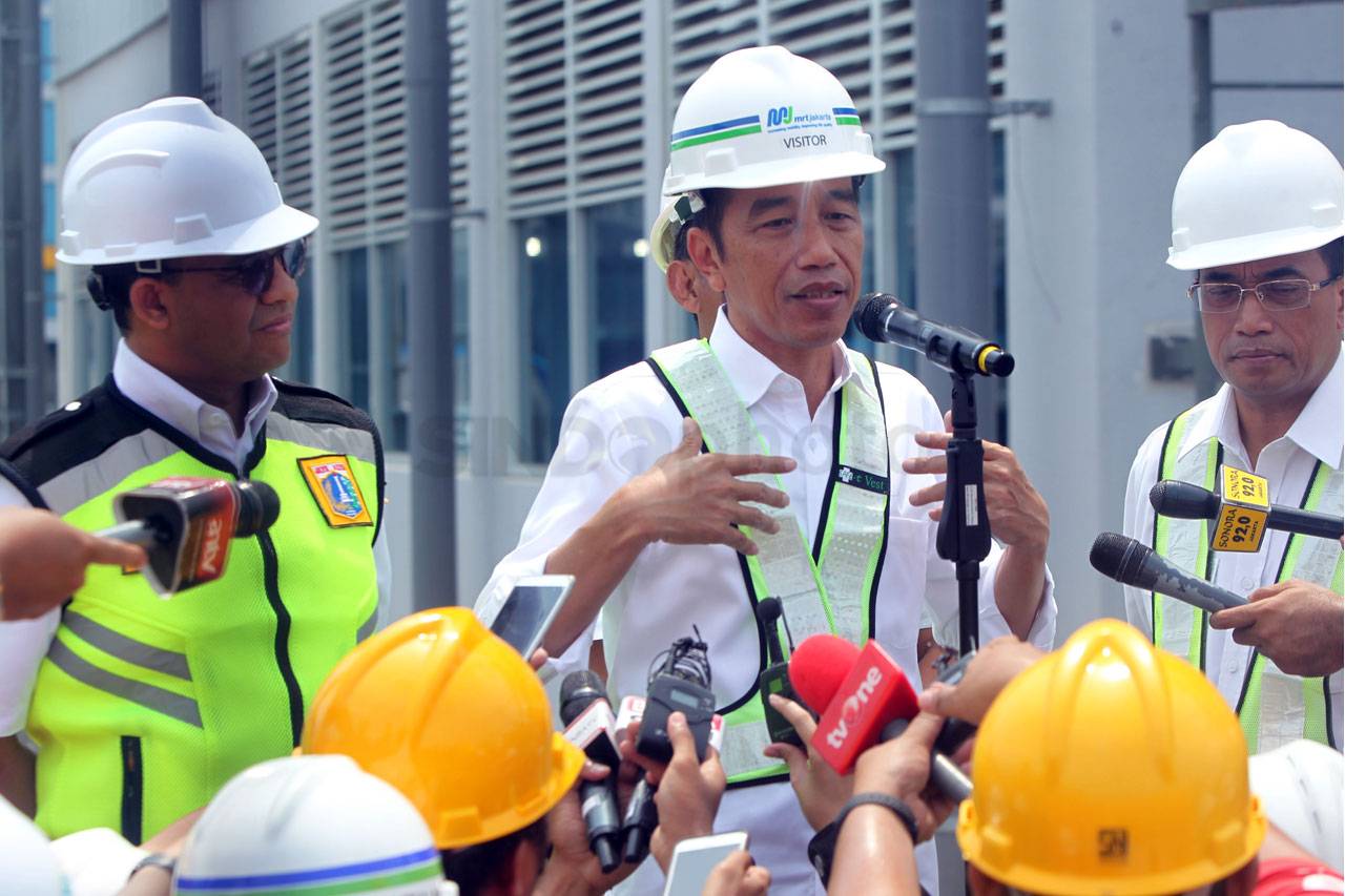 Presiden Jokowi Tinjau...