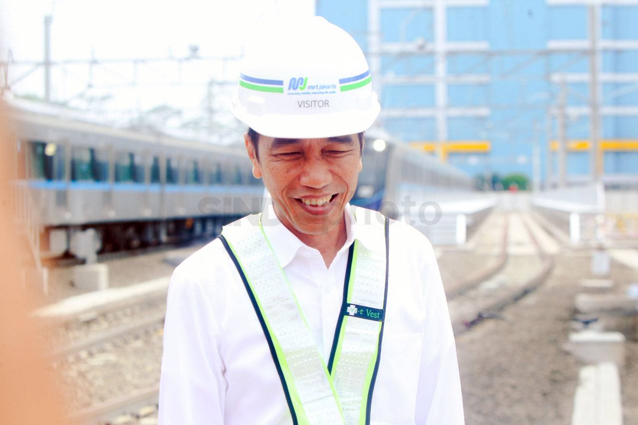 Presiden Jokowi Tinjau...