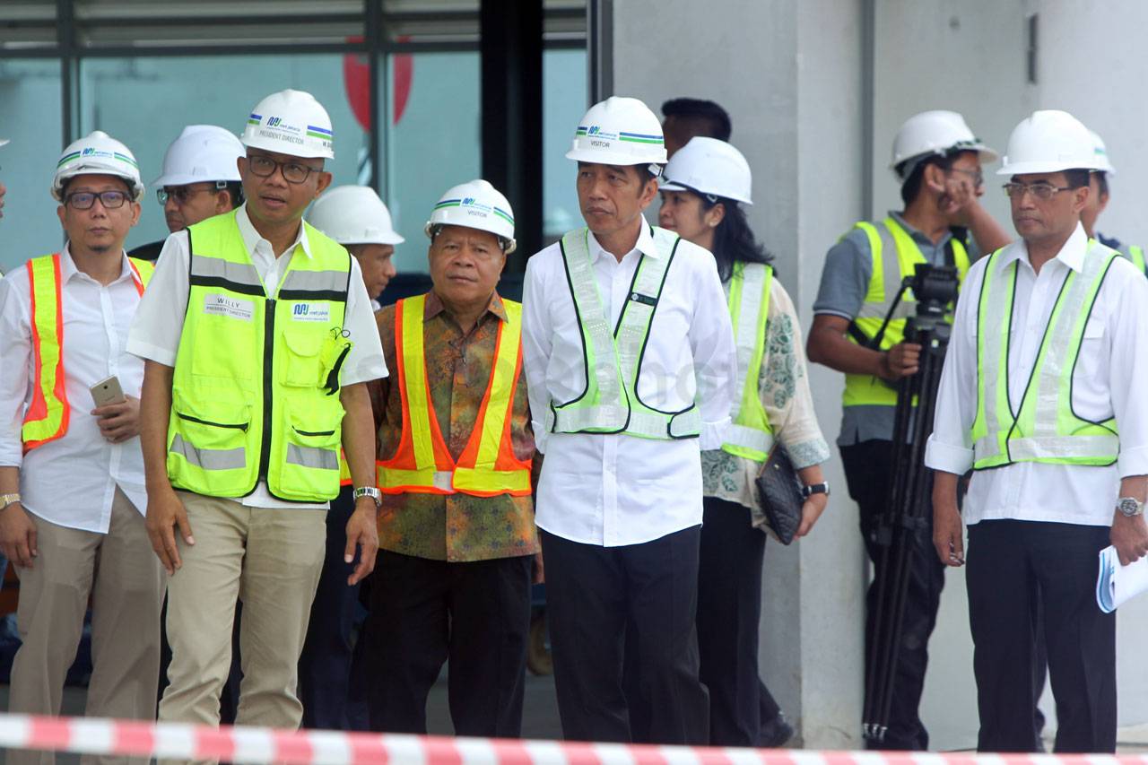 Presiden Jokowi Tinjau...