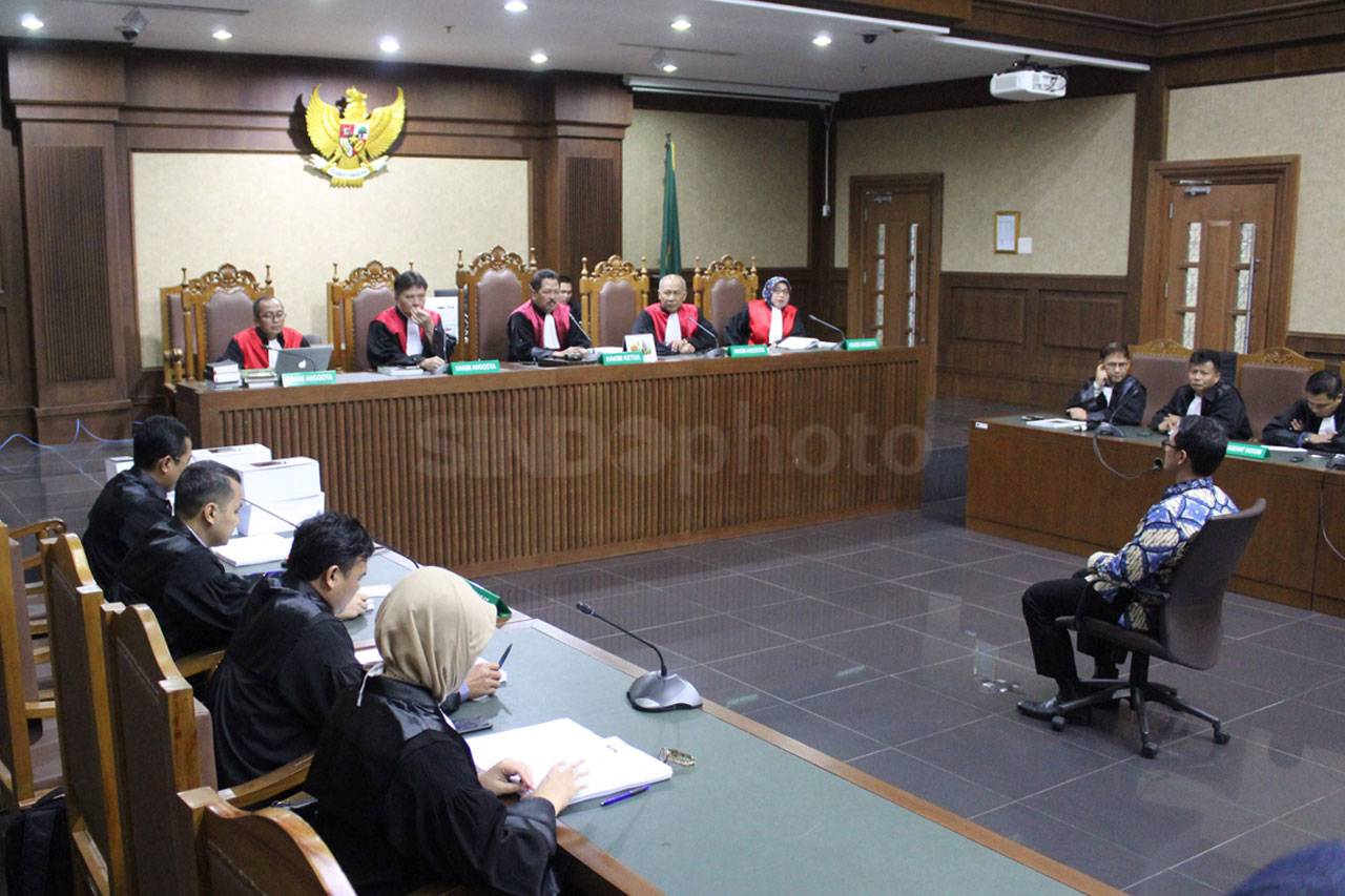 Jaksa KPK Tuntut Zumi...