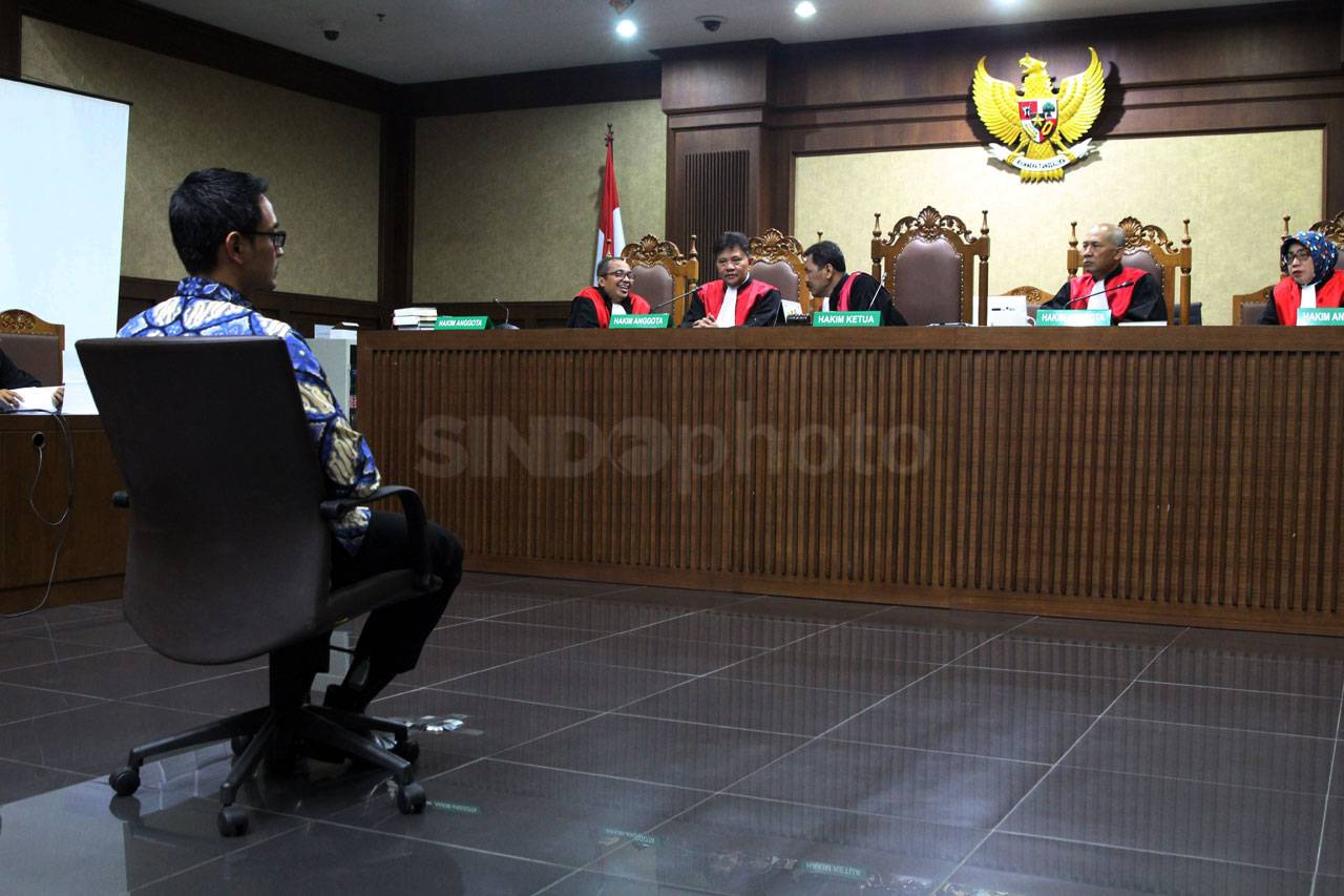 Jaksa KPK Tuntut Zumi...