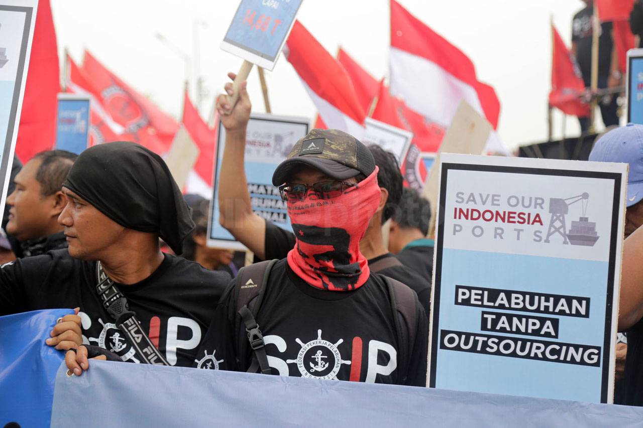 Aksi Selamatkan Pelabuhan...