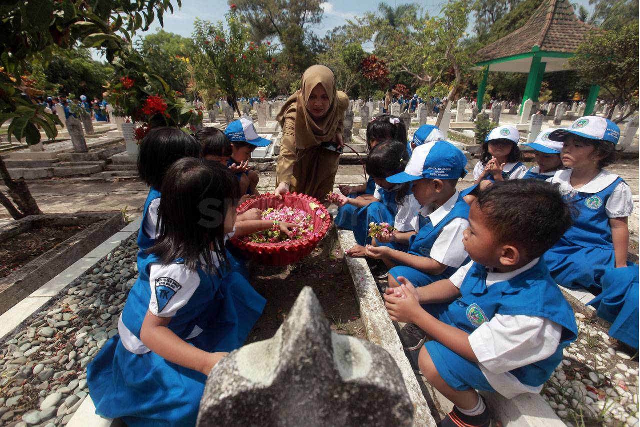 Peringati Hari Pahlawan,...