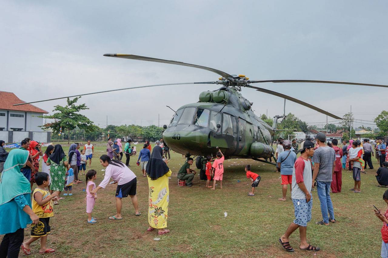 Hujan Deras, Helikopter...