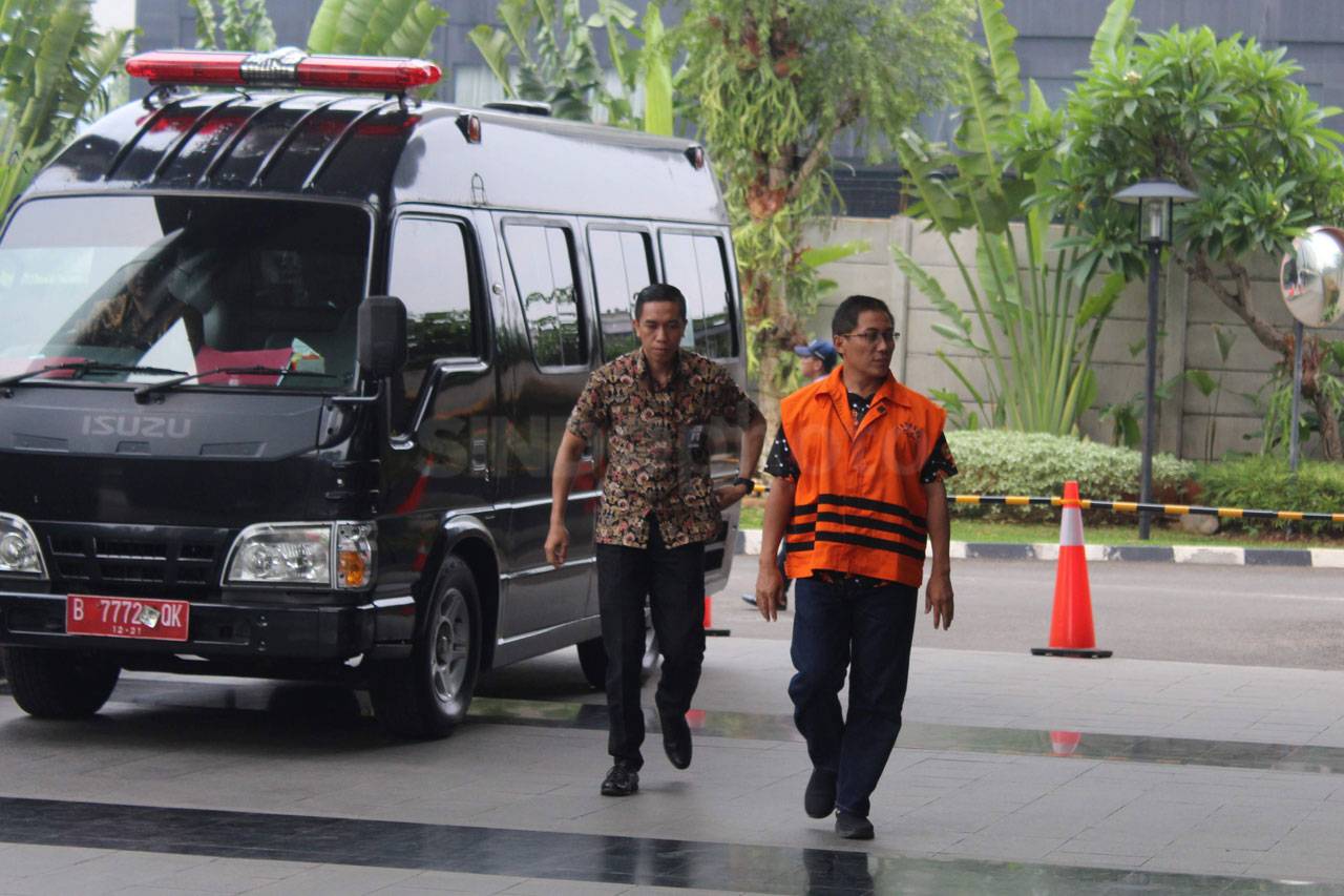 KPK Lanjutkan Pemeriksaan...