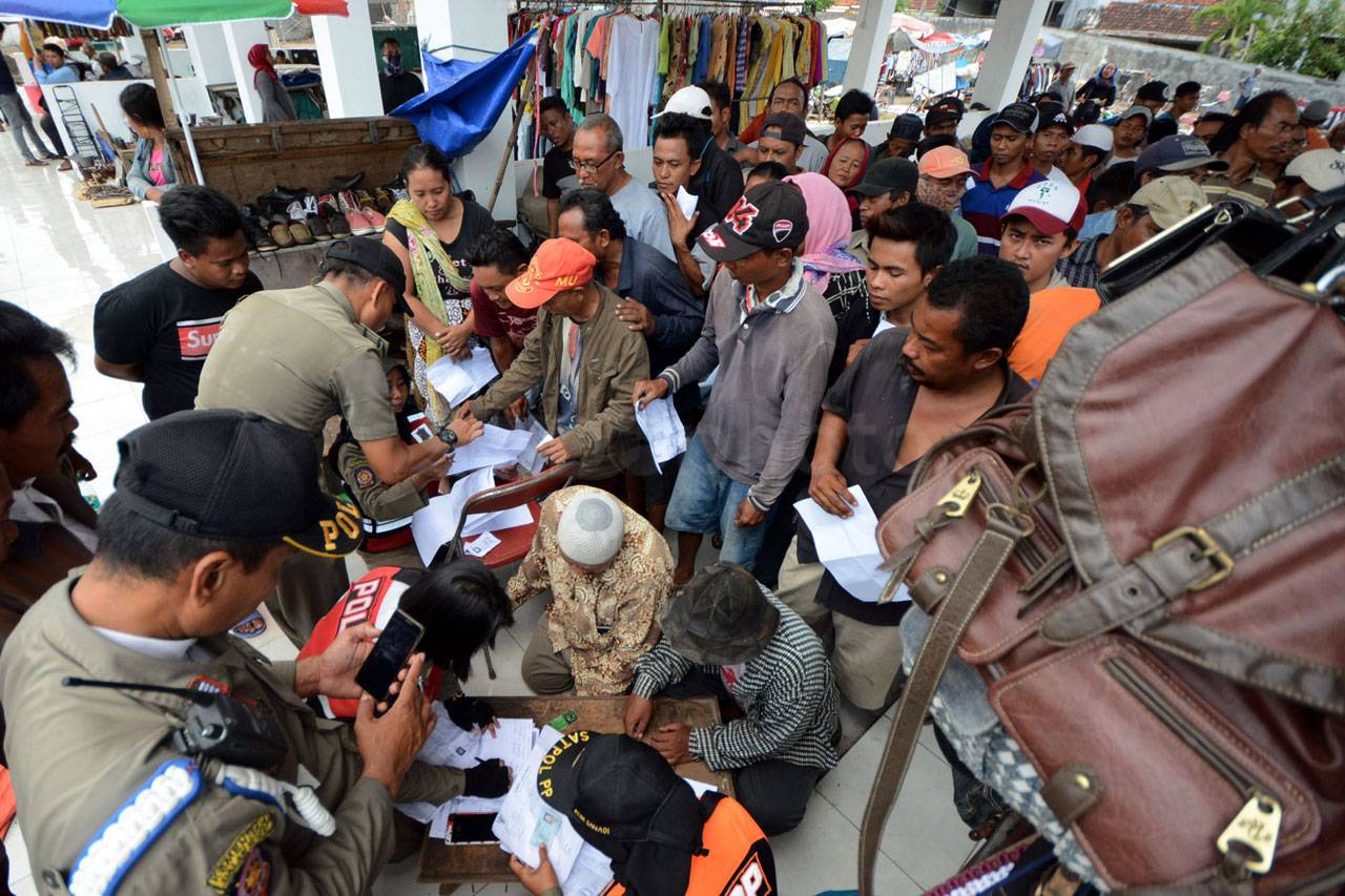 Ratusan PKL Gembong...