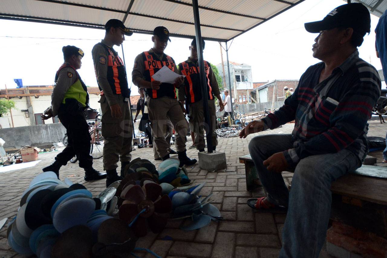 Ratusan PKL Gembong...
