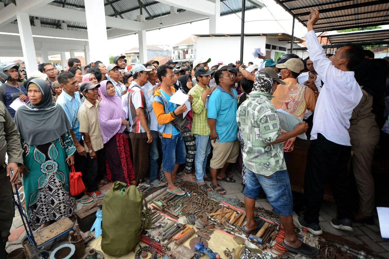 Ratusan PKL Gembong...