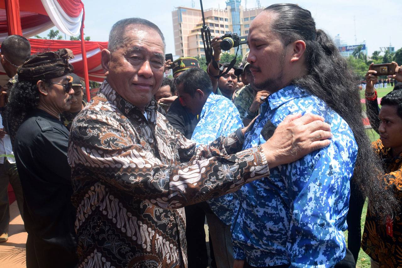 Menhan Hadiri Apel Bela...