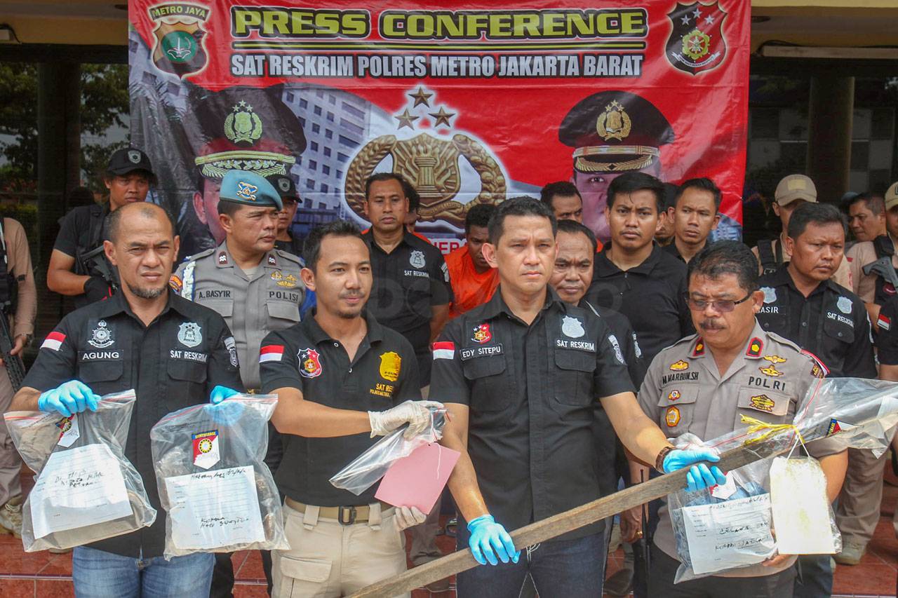 Pembunuh Dua Anggota...
