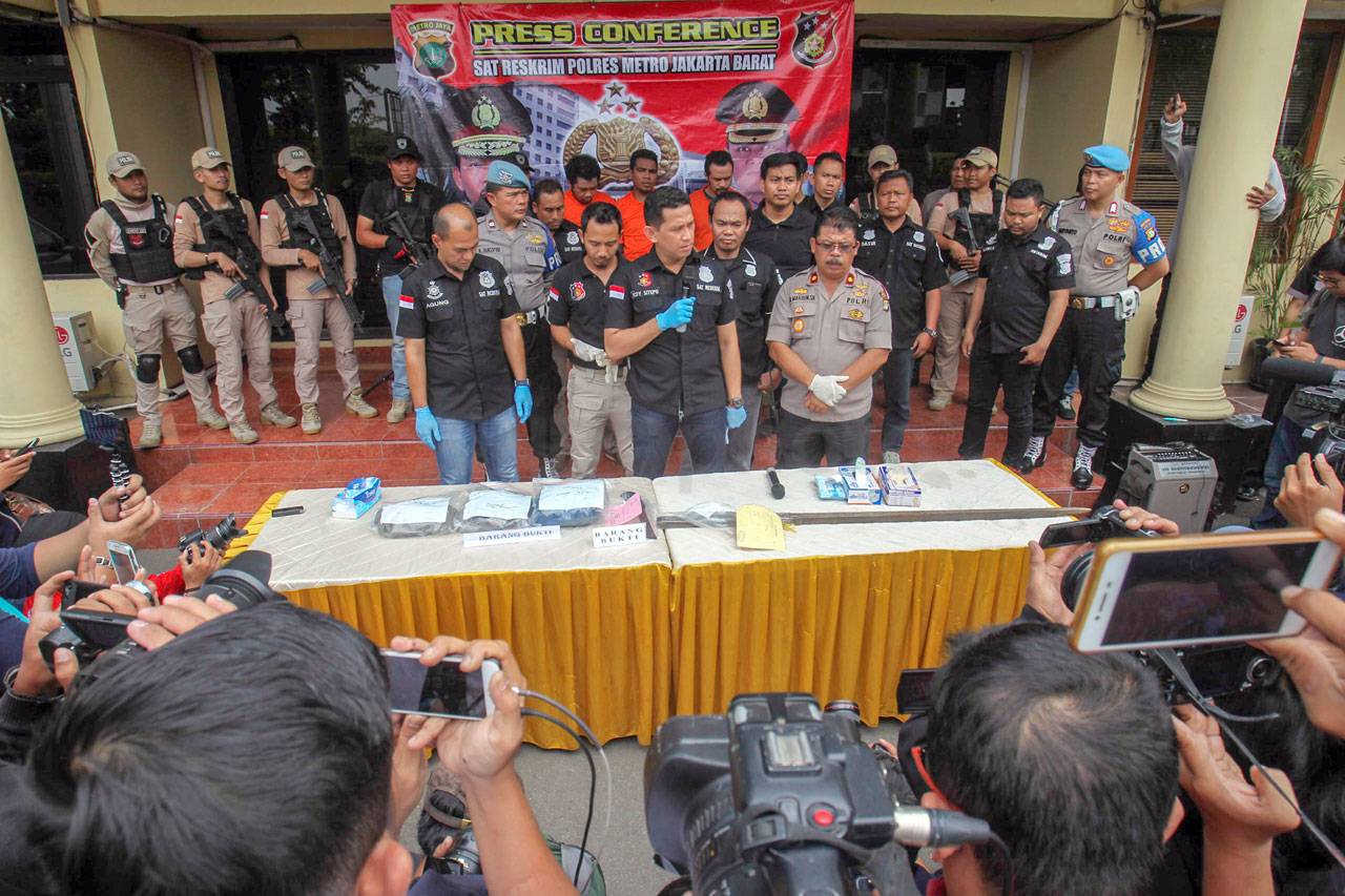 Pembunuh Dua Anggota...