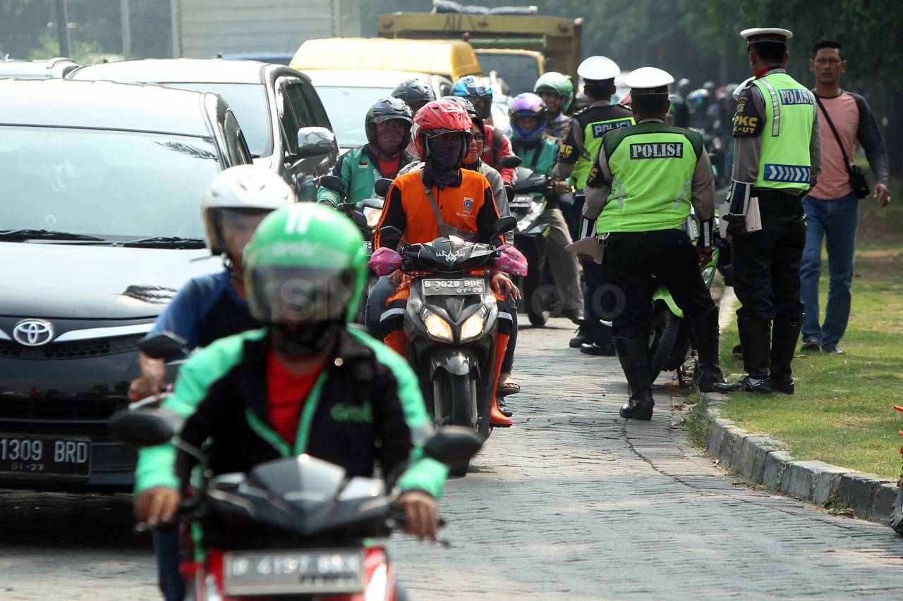 Kejar Target Pajak,...