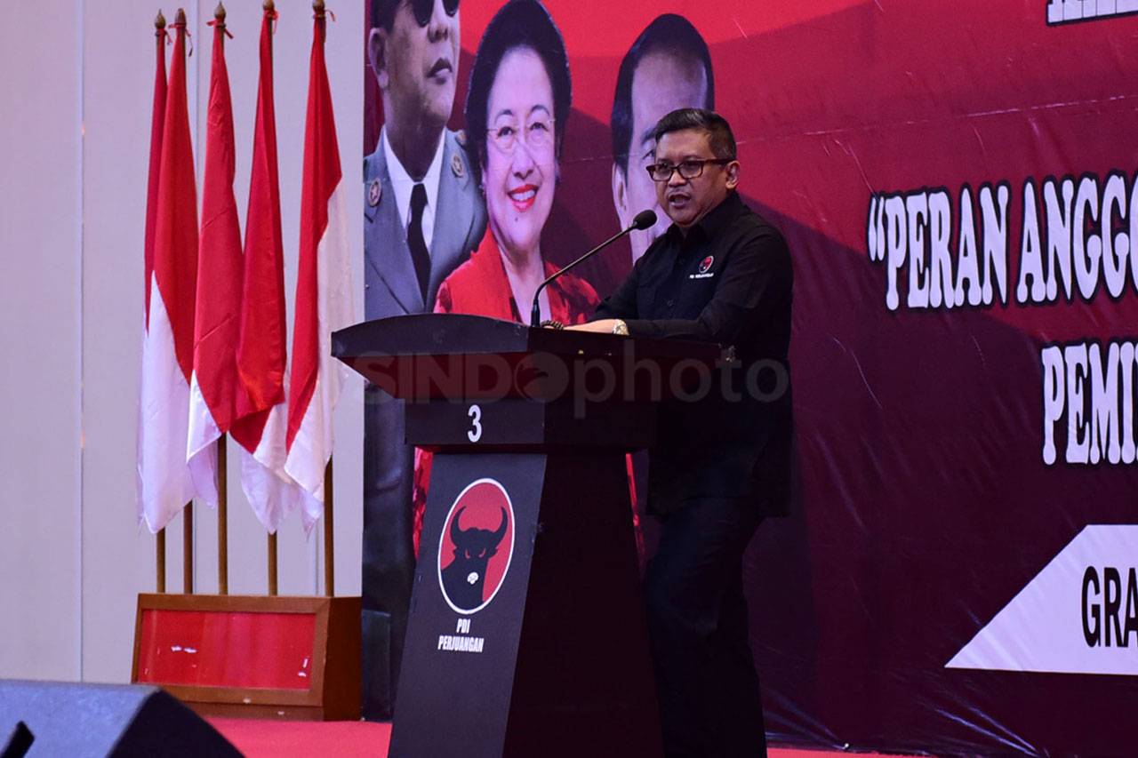 Hasto Kristiyanto Buka...
