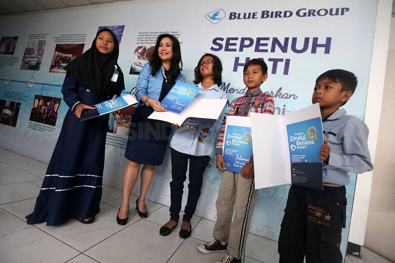 Blue Bird Berikan Beasiswa...