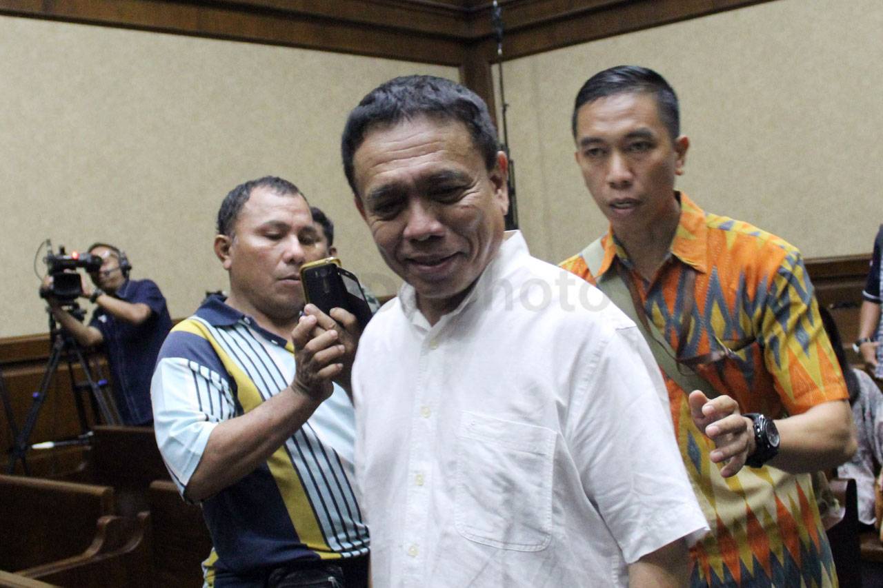 Gubernur Aceh Nonaktif...